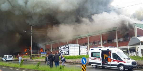 Mobilya fabrikası cayır cayır yandı