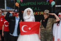 BAHAR ŞENLIKLERI - Lise Öğrencileri İlginç Kostüm Ve Saç Modelleri İle Defileye Çıktı