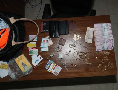 Otobüste Unuttuğu Çantadan Servet Çıktı