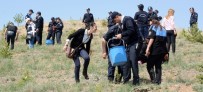 ZİHİNSEL ÖZÜRLÜ - Özel Gençler Polis Ormanında Fidan Dikti