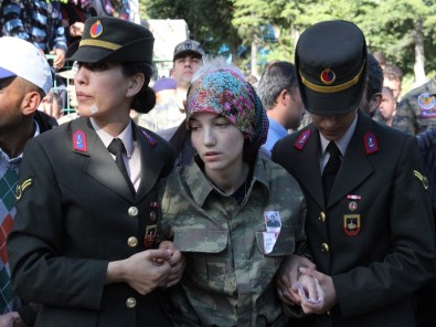 Son Yolculuğuna Damatlığıyla Uğurlandı