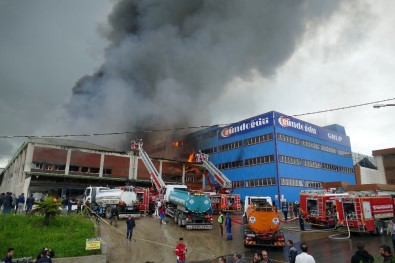 Trabzon'da Mobilya Fabrikasındaki Yangın 8,5 Saatin Sonunda Kontrol Altına Alındı