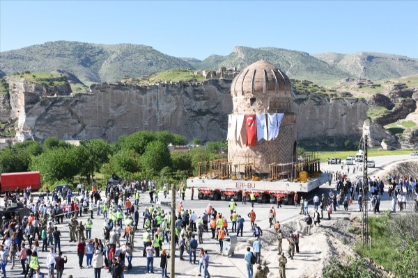 Tarihi Zeynel Bey Türbesi taşındı
