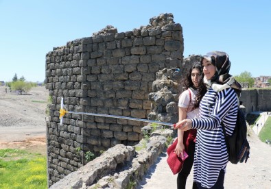 Diyarbakır Surlarına 'Özçekim' Yasağı