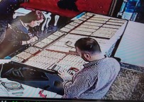 Kuyumcuyu Sahte Altınla Dolandıran Kadın Kamerada