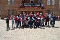 BÜLENT TEKBıYıKOĞLU - Ovakışla Belediyesinden Öğrencilere Eşofman Ve Forma Desteği