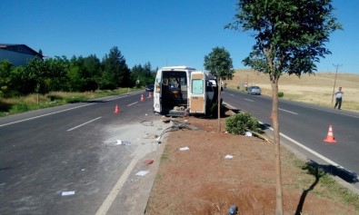 Şanlıurfa'da Öğrenci Servisi Takla Attı Açıklaması 13 Yaralı