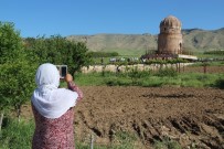 Tarihi Zeynel Bey Türbesi taşındı