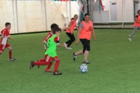 BÜLENT FİL - Anneler Çocuklarıyla Futbolda Şiddete Karşı Oynadılar