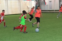 BÜLENT FİL - Anneler Çocuklarıyla Futbolda Şiddete Karşı Oynadılar