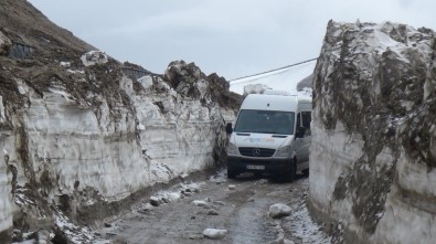 Bitlis'te Kar Kalınlığı 4 Metreyi Buluyor