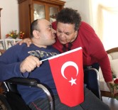 Engelli Oğluna 44 Yıldır Bakıyor