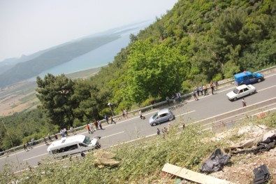 Muğla'da Yolcu Midibüsü Uçuruma Yuvarlandı Açıklaması 17 Ölü, 13 Yaralı