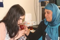AKRABA EVLİLİĞİ - Ağrı'da Suriye'li Üvey Anne 3 Engelli Çocuğa Bakıyor