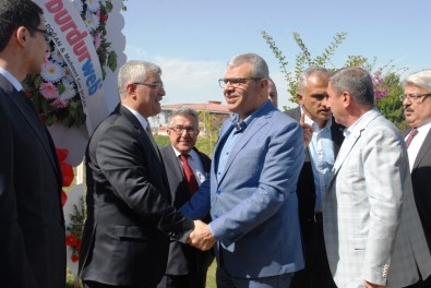 Başbakan Yardımcısı Veysi Kaynak Burdur'da Düğüne Katıldı