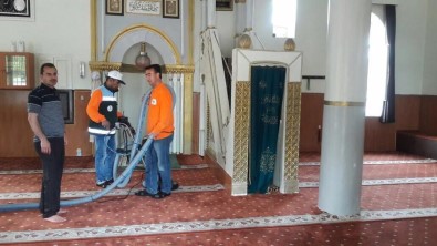 Camilerde Ramazan Ayı Öncesi Bahar Temizliği