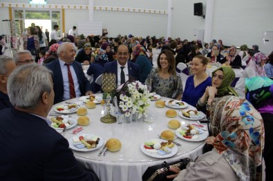 Demirtaş Anneler Gününde Kadınlara Eğlence Düzenledi