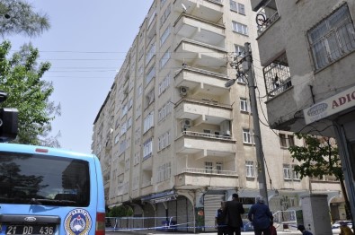 Diyarbakır'da Kolonu Patlayan Bina Tahliye Edildi