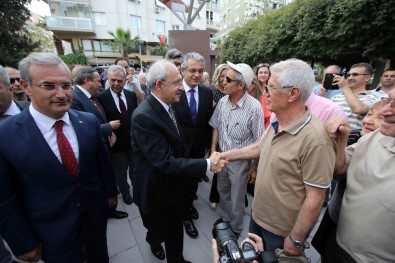 Kılıçdaroğlu, Zübeyde Hanım'ın Anıt Mezarını Ziyaret Etti