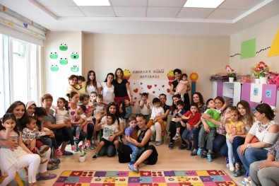 Konyaaltı Belediyesi Kreşi'nde Annelere Sürpriz