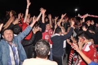 Sivas'ta Havai Fişekli Süper Lig Kutlaması