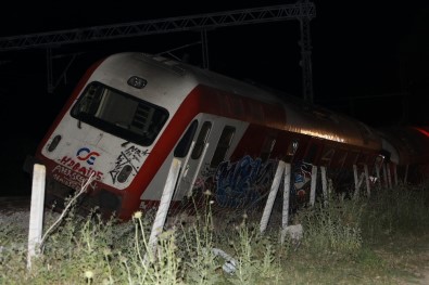 Yunanistan'da Tren Eve Çarptı Açıklaması 2 Ölü