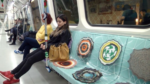 İstanbul metrosunda Anneler Günü sürprizi
