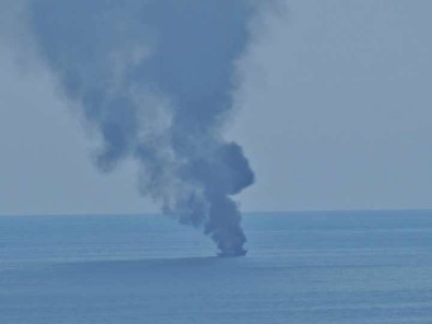 Akdeniz Açıklarında Teknesi Yanan Alman Turisti Sahil Güvenlik Kurtardı