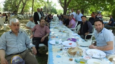 Burhaniye'de Çiftçiler Günü'ne Kahvaltılı Kutlama