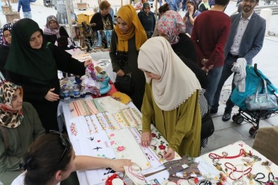 Eyüplü Kadınların Çalışmaları Eyüp Sultan Meydanı'nda Sergilendi
