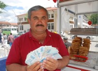 CÜZDAN - Para Dolu Cüzdanı Sahibine Ulaştırdı