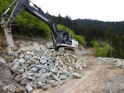 Trabzon'da Yeşilyol Projesi Kapsamında 3 Ayrı Yayla Yolunda Çalışmalara Başlandı