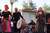 SUZAN KARDEŞ - Balkan Müziğinin Güçlü Sesi Suzan Kardeş Vezirhan'ı Salladı