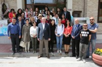 KAZıM KURT - Başkan Kurt Gazetecilerle Halk Merkezinde Buluştu