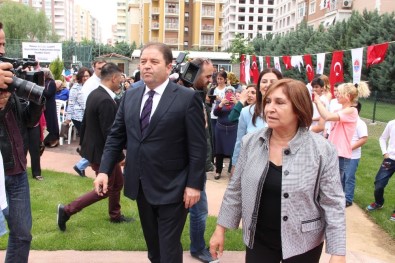 CHP Liderinin Eşi Selvi Kılıçdaroğlu, Engellileri Yalnız Bırakmadı