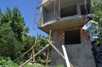 DEKORASYON - İnşaattan Düşen Sıvacı Kardeşler Yaralandı