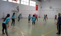 VOLEYBOL ŞAMPİYONASI - Selendi'de Futbol Ve Voleybol Şampiyonası