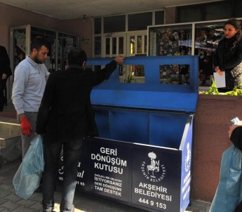 Akşehir Belediyesi'nden Okullara Üçlü Geri Dönüşüm Kutuları