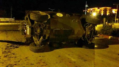 Askeri Araç İle Otomobil Çarpıştı Açıklaması 7'Si Asker 9 Yaralı