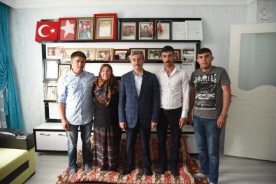 Başkan Mehmet Tahmazoğlu'ndan Şehit Annelerini Evlerinde Ziyaret Etti