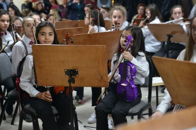 Çocuk Senfoni Orkestrası Büyük Ustaya Hazırlanıyor