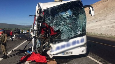 Elazığ'da Otobüs Kazası Açıklaması 1 Ölü, 30 Yaralı