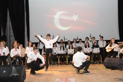 Öğrenciler 15 Temmuz'u Türkülerle Andı