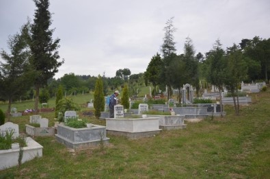 Pelitözü Mahallesi Mezarlığında Temizlik Çalışması