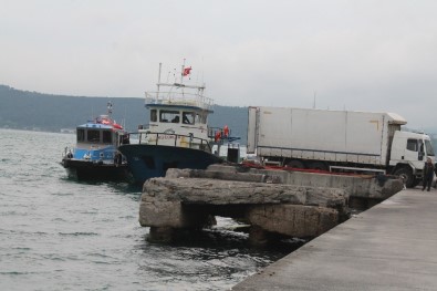 Sarıyer'de Tekneye Kaçak Sigara Operasyonu