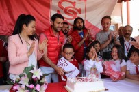 ADEM KOÇAK - Sivasspor Şampiyonluk Pastasını Çocuklarla Kesti