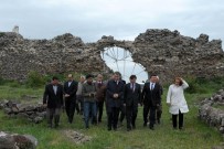 CEMAL ŞAHIN - Vali Azmi Çelik, Karacaşehir Mahallesi'ni Ziyaret Etti