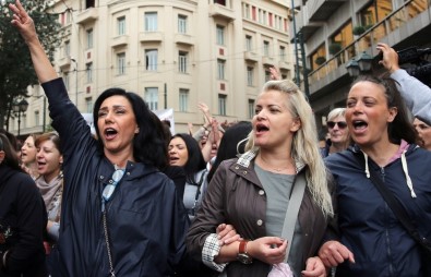 Yunanistan'da Kemer Sıkma Reformları Halkı Sokağa Döktü