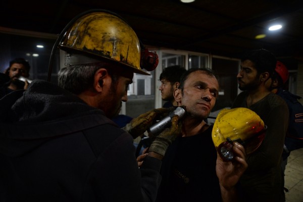 Madenciler göçükte mahsur kaldı
