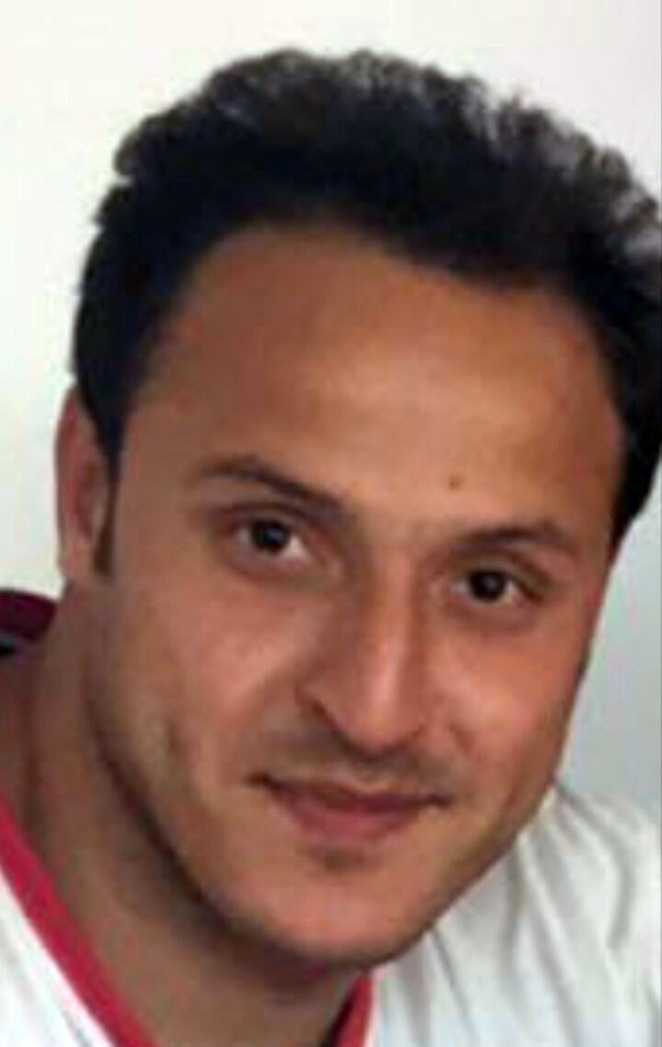 Boşanmak aşamasındaki eşini başka erkekle yakalayınca dehşet saçtı!